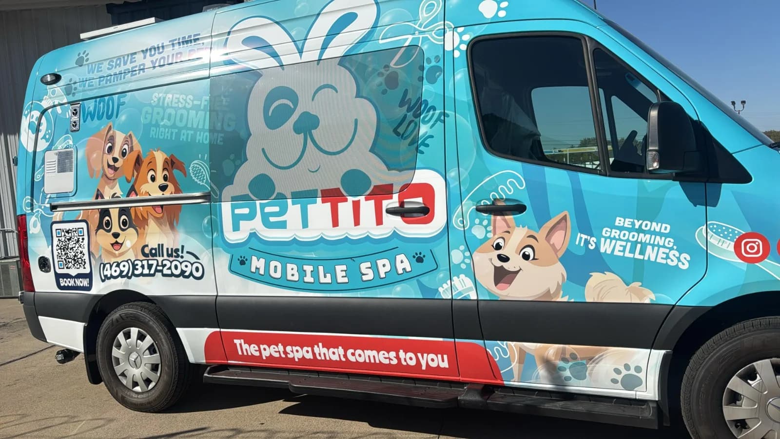 Pettito Mobile Spa branding on the grooming van